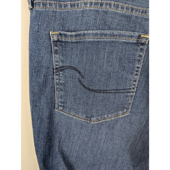 Levi"s Signature womens Jeans Sz 20 Wiskers,Mid Rise,Flare Waist 40" Ins 30.5" - Picture 4 of 5